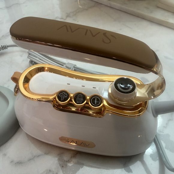 Salav Gold and Cream Garment Steamer - Picture 9 of 11